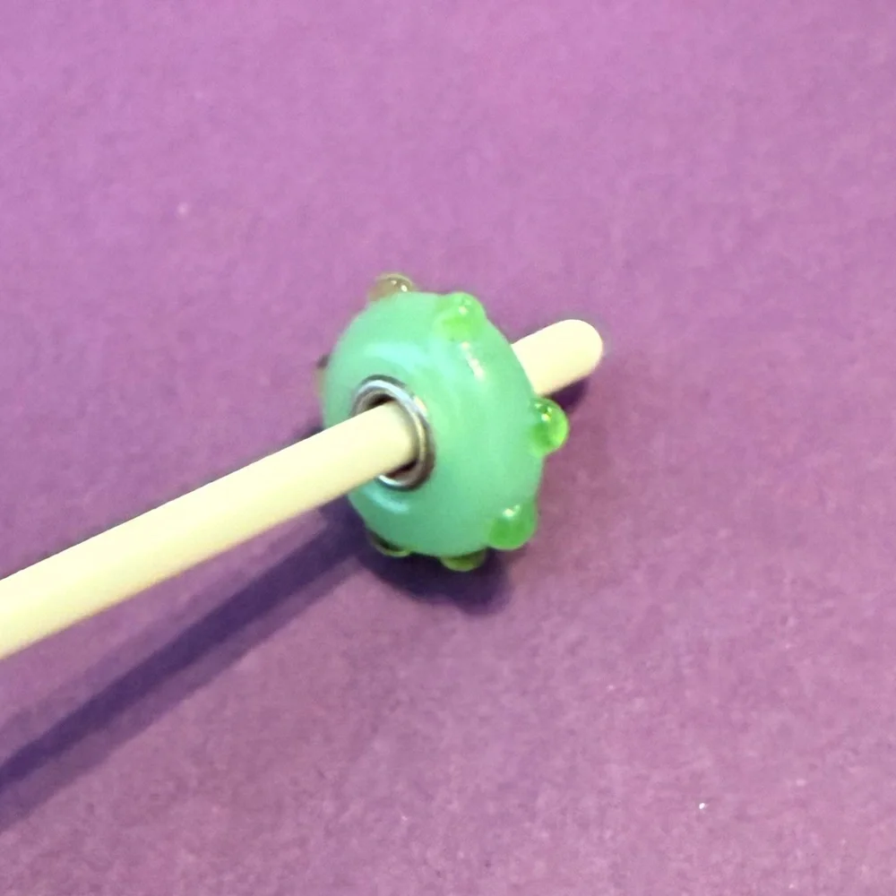 Trollbeads Apple green bud glass bead. - Picture 5 of 7